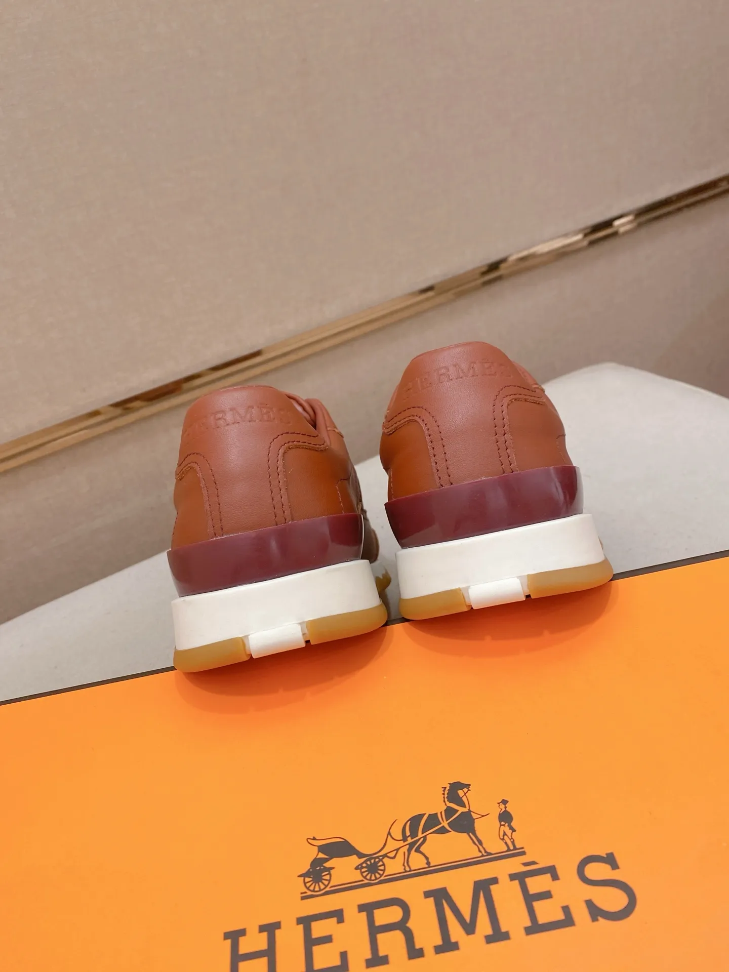 Ex-factory price: 500💰《HERMES》【Classic original single version】Hermès; top 🔝purchasing agent🔍🔍men's latest 🇺🇸sold simultaneously, original imported from Italy ▲▲first-layer cowhide ▲▲ (high-end, nobility and class) ) Exquisite workmanship (Italian 🇮🇹 imported water-dyed 🐂 cowhide lining) sole: original sole provided by the original factory, ⚠️exclusive double-layer activity·TPR·rubber·combined molded outsole; super comfortable·wear-resistant·non-slip·environmental protection The real thing is more beautiful when photographed in kind (high quality, following orders), you can come in and out at will * Number of yards: 38·39·40·41·42·43·44# (can be customized 45.)